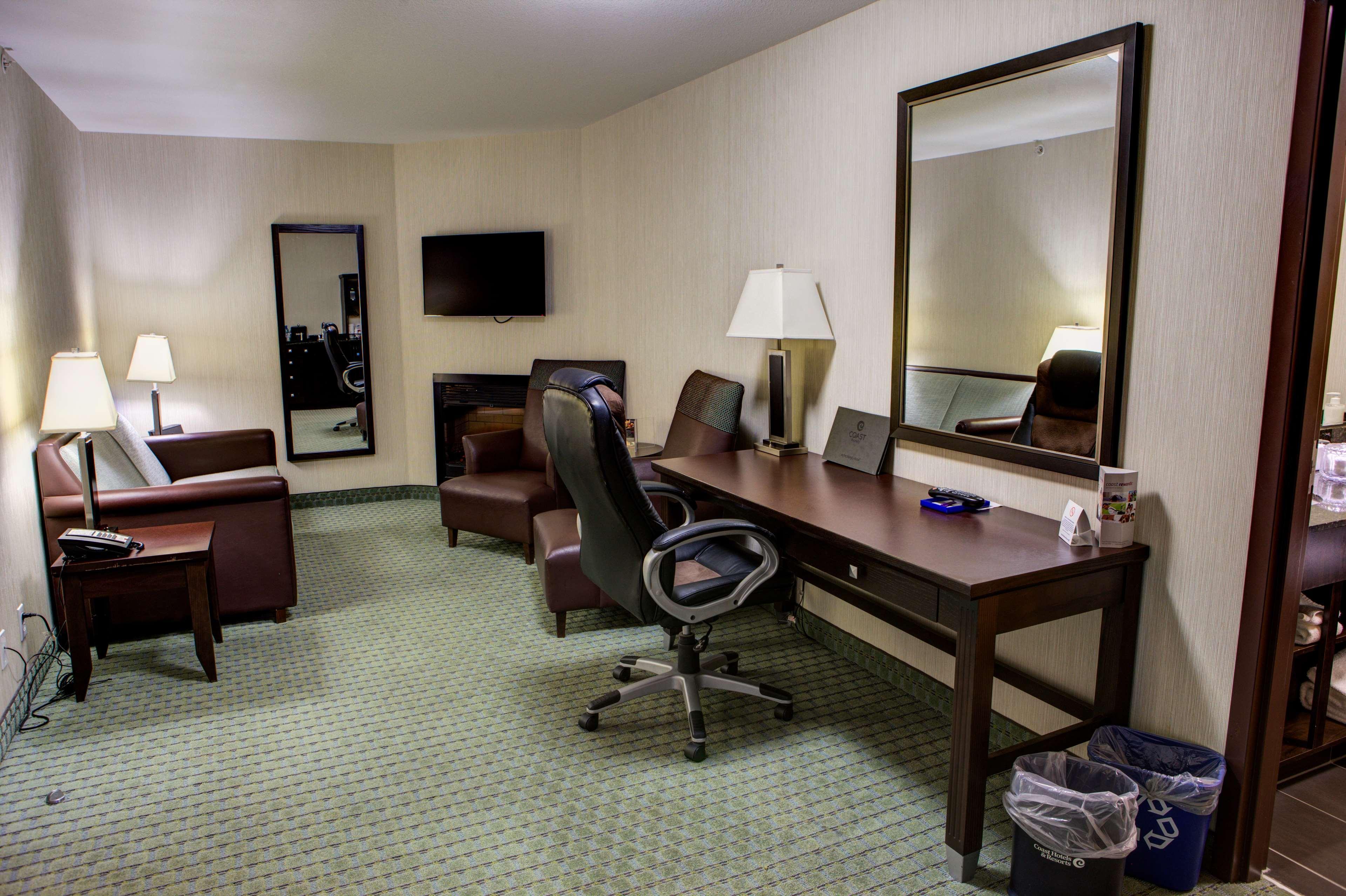 Coast Lethbridge Hotel & Conference Centre Экстерьер фото