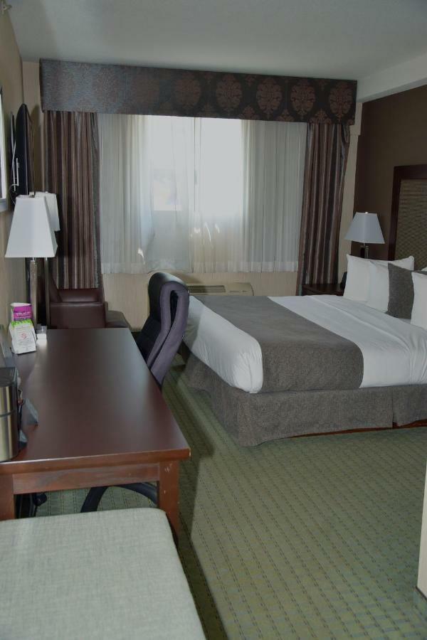 Coast Lethbridge Hotel & Conference Centre Экстерьер фото