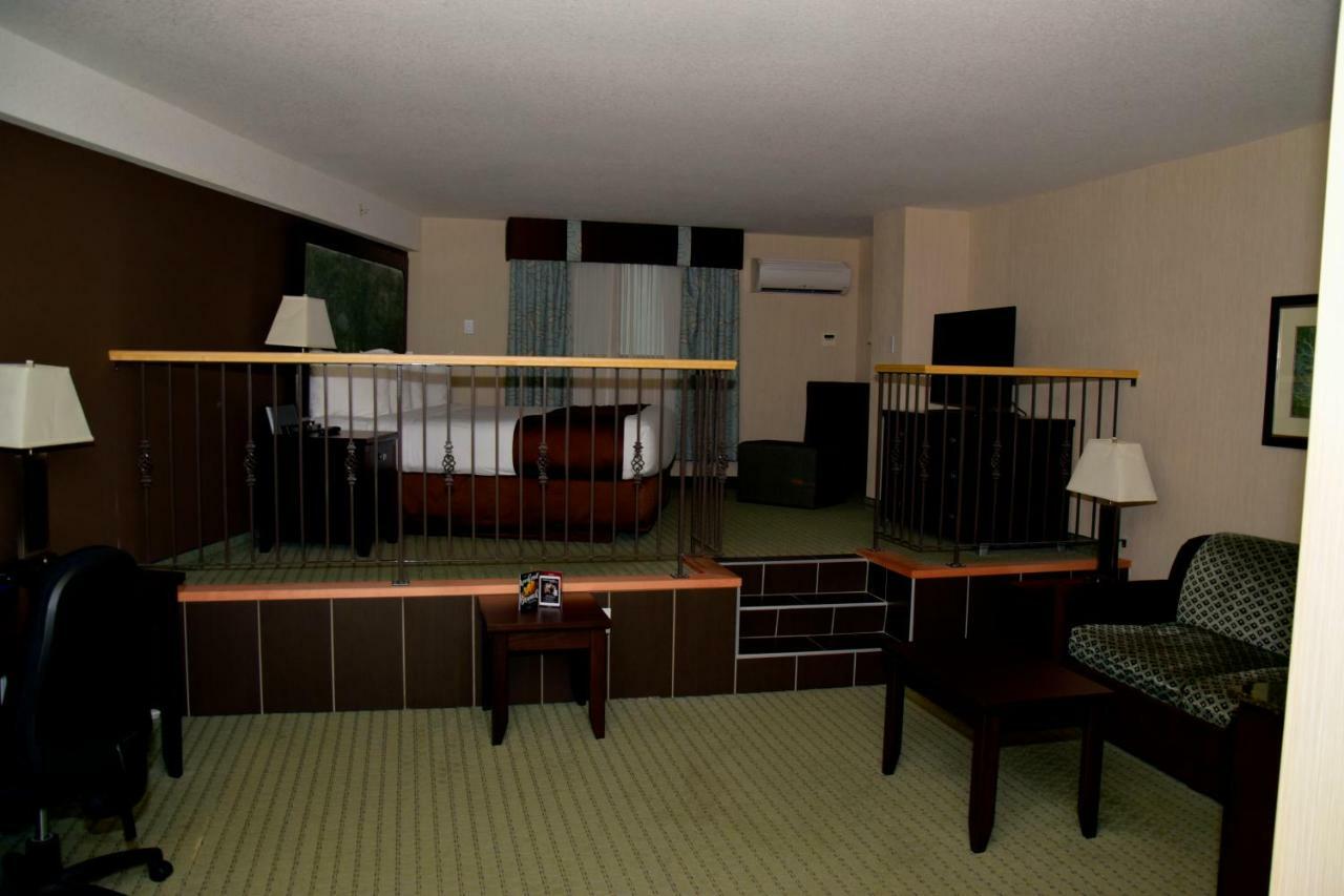 Coast Lethbridge Hotel & Conference Centre Экстерьер фото