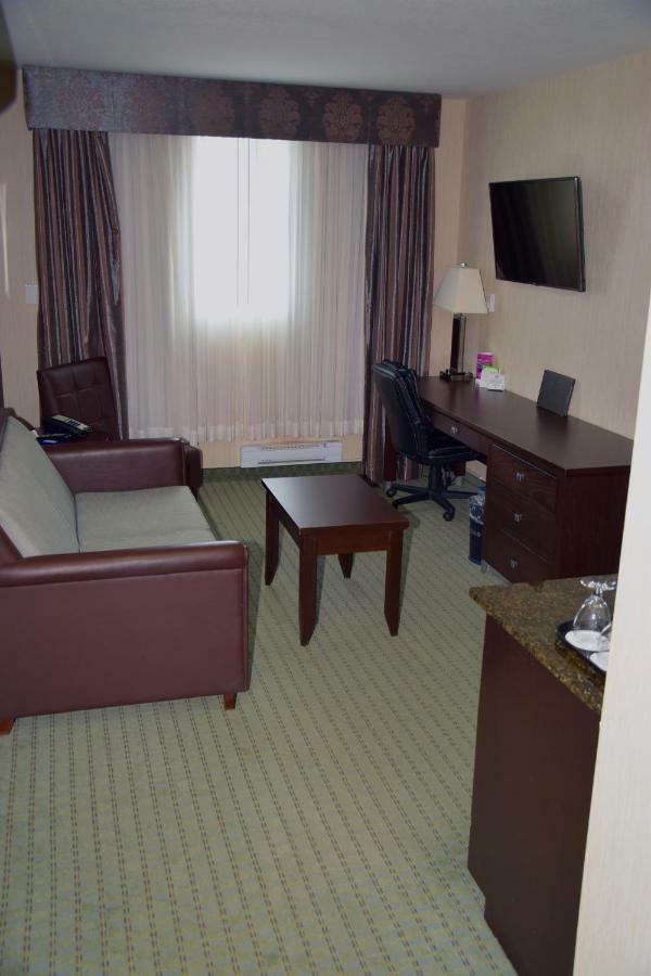 Coast Lethbridge Hotel & Conference Centre Экстерьер фото