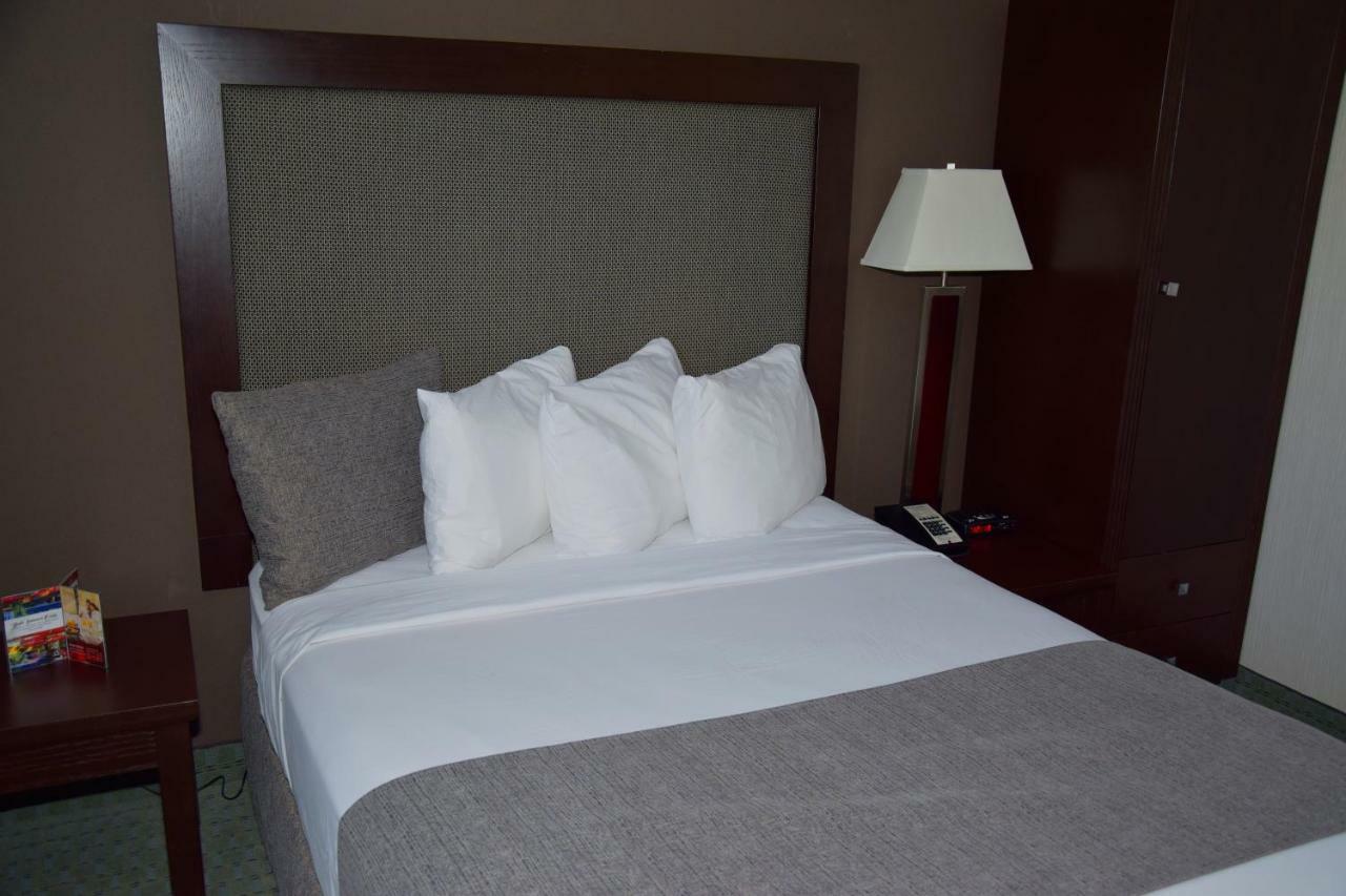 Coast Lethbridge Hotel & Conference Centre Экстерьер фото